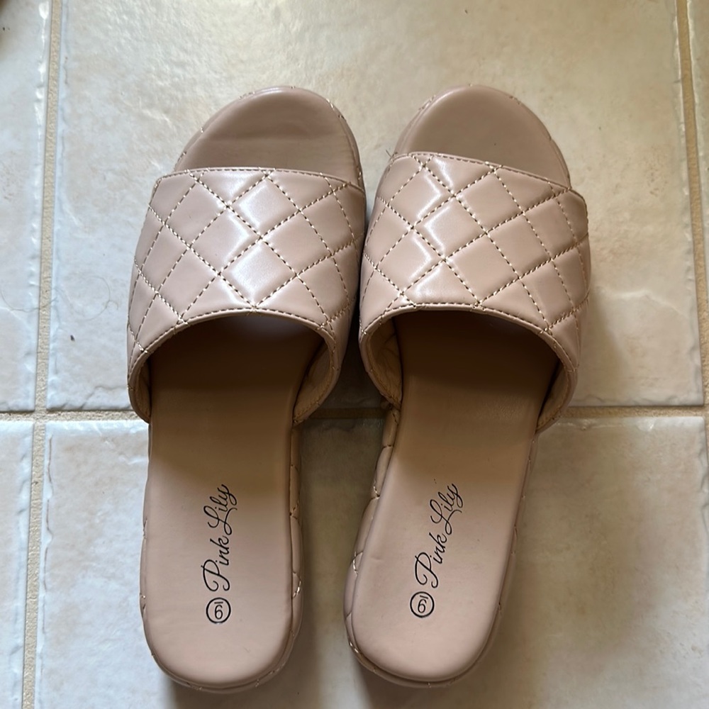 Pink Lily quilted platform slides, size 9, new